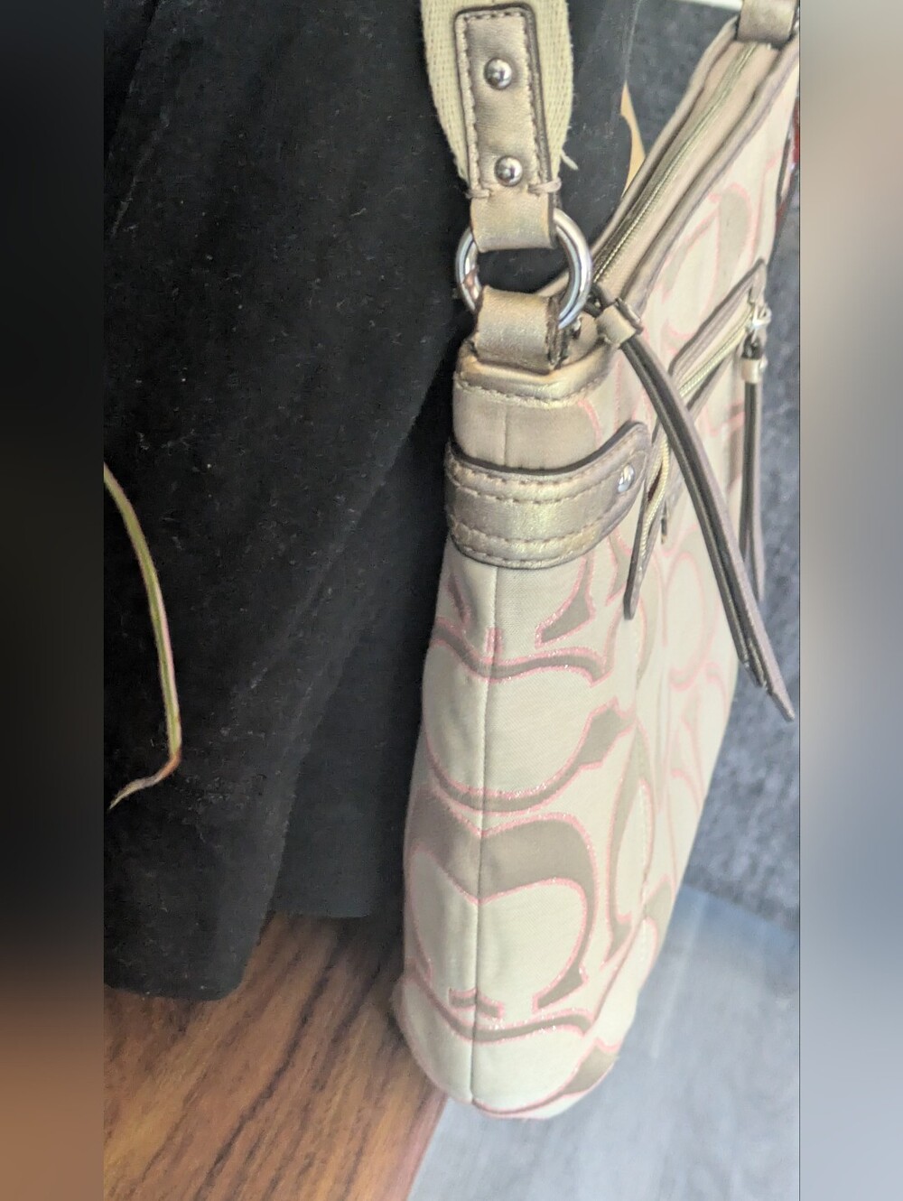 Coach Signature Canvas Shoulder /Crossbody Bag. - Picture 4 of 16